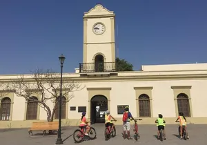 Following the bike lane, discover the main attractions of San José del Cabo