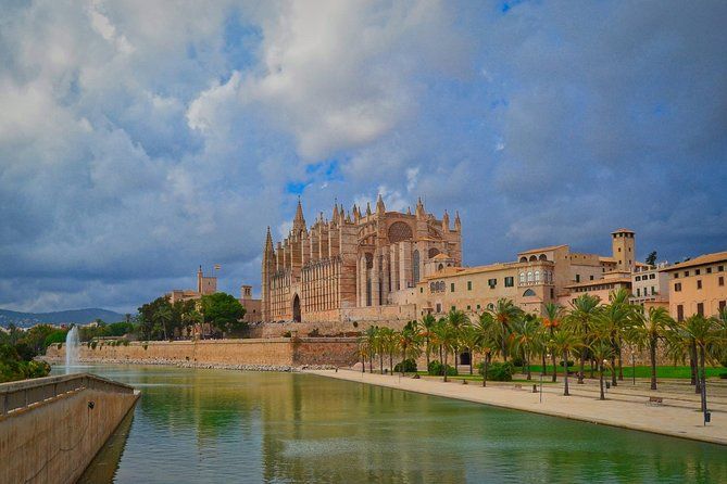 Palma de Mallorca: Historic Landmarks & Artistic Treasures