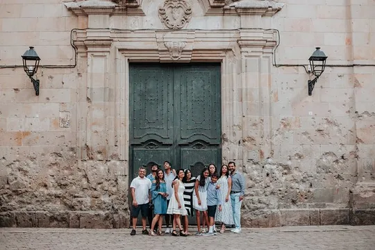 Private Vacation Photography Session with Local Photographer in Barcelona