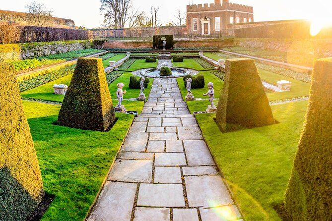 Hampton Court Walking Tour