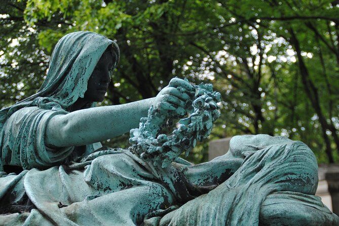 Private Père Lachaise Cemetery Walking Tour