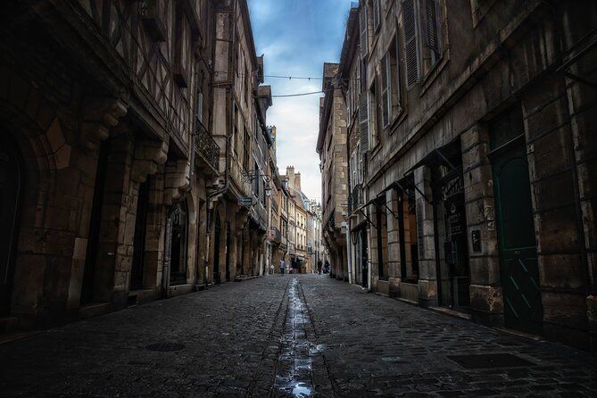 Secrets of Dijon: Explore the City with Clues and Stories