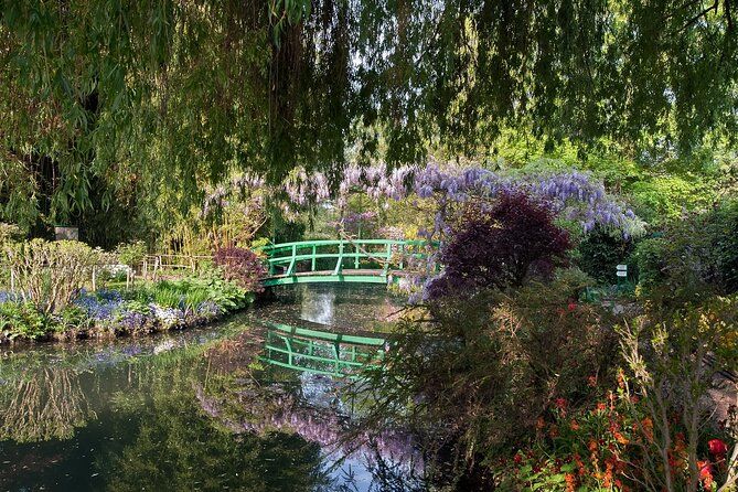 Giverny, Louvre and Wine Tasting with Private Pick Up and Drop