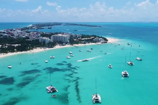 2x1 Tour: Isla Contoy, Isla Mujeres, Open Bar, Lunch and Transfers