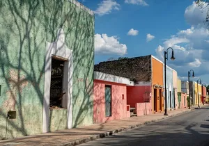 Live this unique experience in Chichen Itzá, discover 2 Cenotes and Valladolid