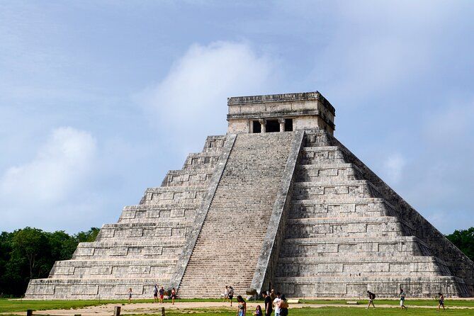 Private Tour to Chichen Itza, Stunning Cenote and Valladolid