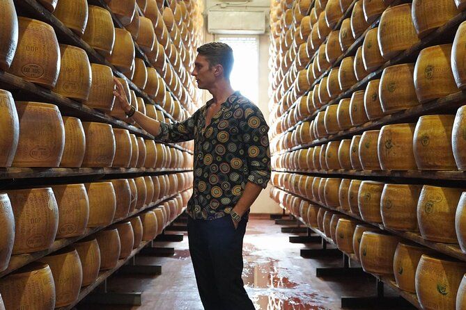 Discover Parma’s Flavors: Parmigiano & Prosciutto Food Tour