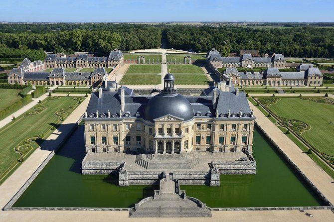 Private Vaux le Vicomte with Minivan