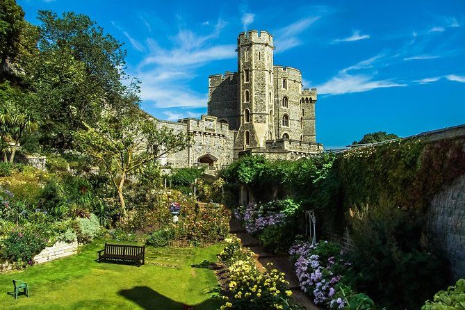 Windsor Castle and Stonehenge PRIVATE TOUR Luxury Sedan