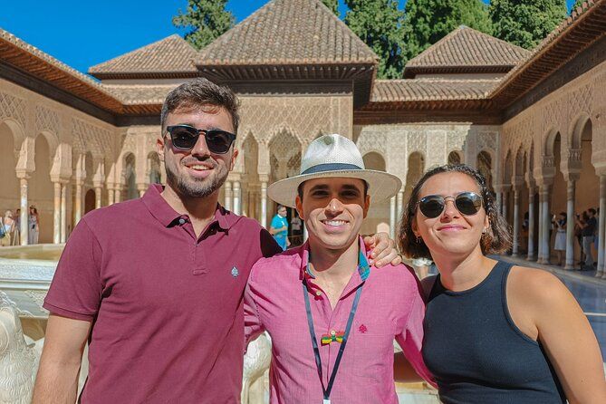 Private tour of the Alhambra to travel back in time. NO TICKETS