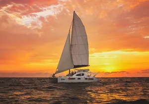 Luxury Sunset Sailing Cruise in Cancun with Light Dinner and Open Bar
