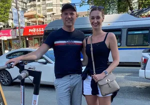 Stanley Park Seawall E-scooter Rental with Self Guided map