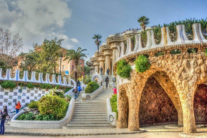 Barcelona: Park Guell Guided Tour with Skip the Line Ticket