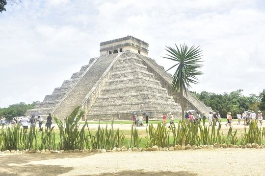 Tour Chichen Itza & Valladolid& Cenote Chichican only from Cancun