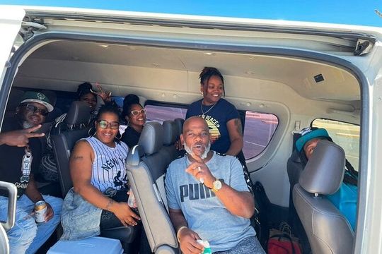 Private one-way trip from the airport to all hotels in Los Cabos