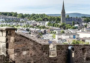 Derrie Danders: Highlights of the Walled City a Self-Guided Audio Tour