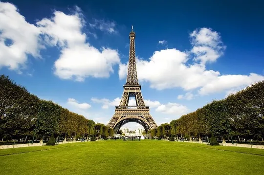 Guided Paris Day Trip from London by Train with Seine Cruise