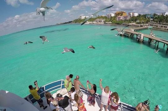 Unlimited Catamaran Isla Mujeres with Transportation from Cancun