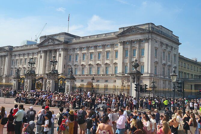 Exciting Full Day Walking Tour - See All London Sites