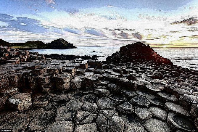 Giants Causeway Coastal Adventure with Carrick-A-Rede Rope Bridge
