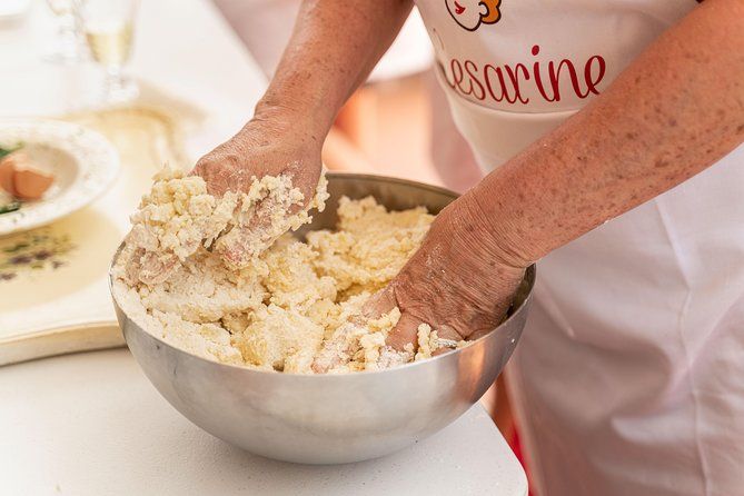 Private Pizza & Tiramisu Masterclass at a Cesarina's home with tasting in Matera
