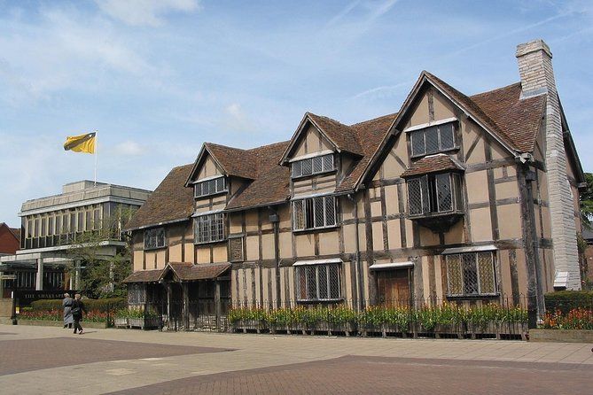 Cotswold & Shakespeare Country Tour in Executive Luxury Vehicle Private