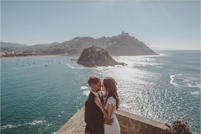 Private Photo Session with a Local Photographer in San Sebastian