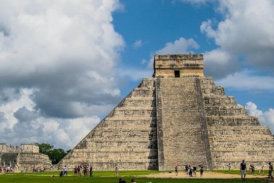 Small-Group Tour of Chichen Itza and Ekbalam Ruins with Cenote