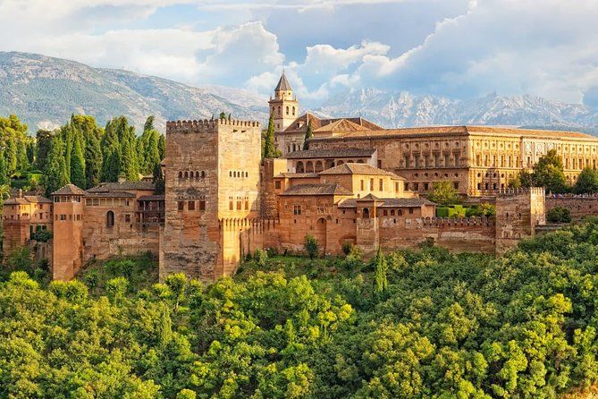 Private Guided Visit to the Alhambra from Cordoba & Hotel Pickup
