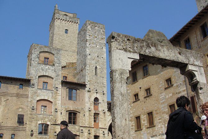 Visit of San Gimignano with local expert guide