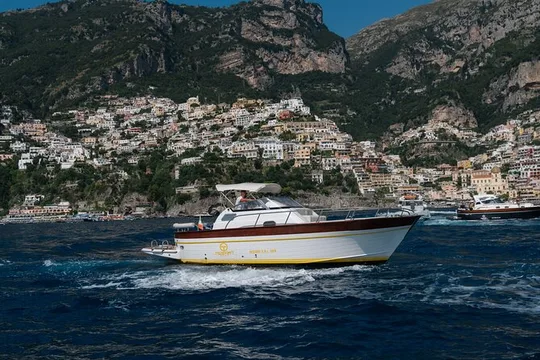 Amalfi Cost Private Tour from Sorrento or Positano: Gozzo 28FT