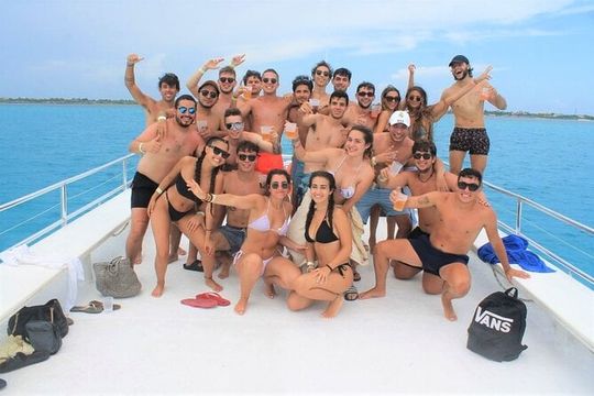 Drinks & Comfortable Beach Club at Isla Mujeres! Catamaran Tour