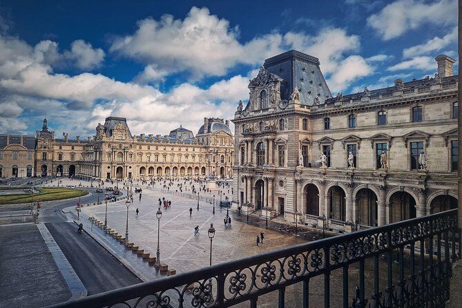 Louvre Private Tour in Paris with Entry Tickets