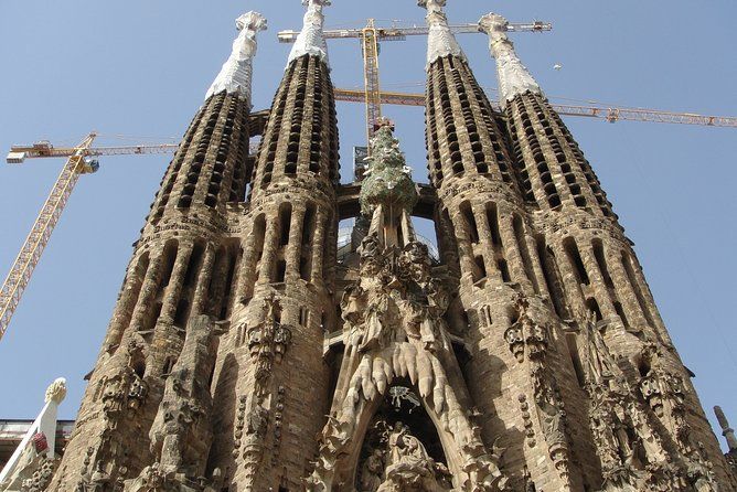 Private City Tour of Barcelona with Sagrada Familia Ticket