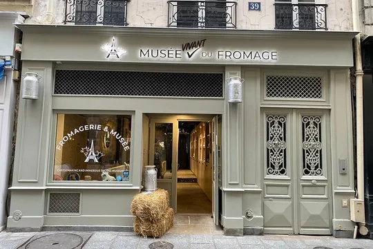 Guided visit of the Cheese Museum with Tasting Included