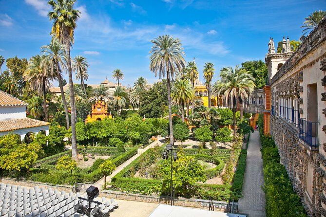 Sevilla: Guided tour to the Alcazar + Cathedral and Giralda