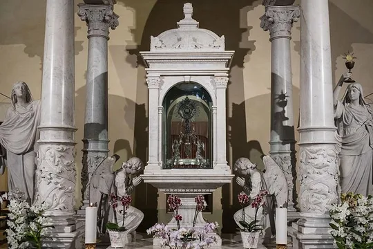 The Eucharistic Miracle & the Holy Face Private Tour from Rome