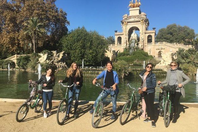 Highlights of Barcelona - Sunset Private Bike Tour with Cava