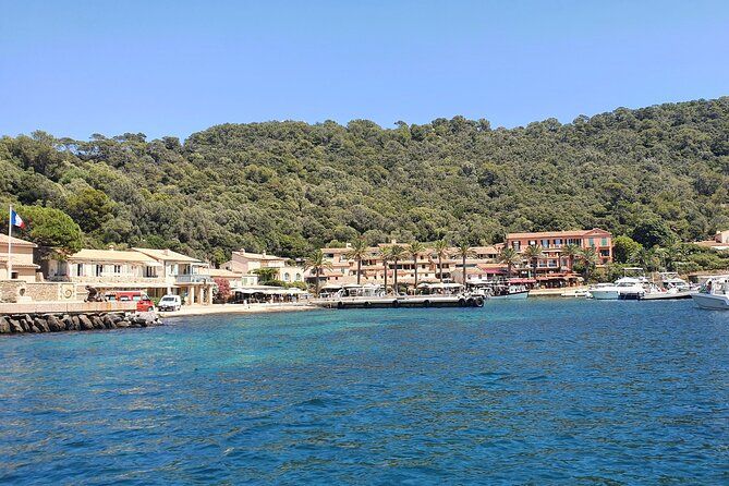 Private 11m boat trip Côte de Hyères to Port Cros
