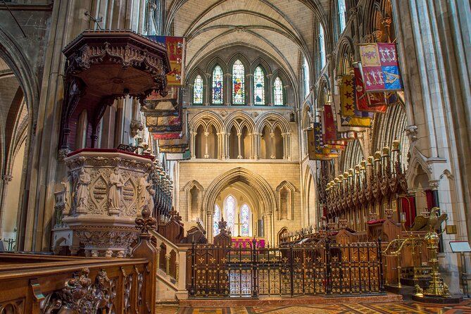 Skip-the-line Book of Kells and Dublin Old Town Private Tour