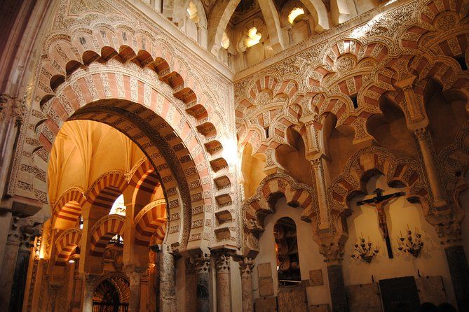Private transfer from/to Seville to/from Granada with optional stop in Cordoba