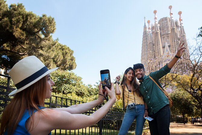 Gaudi's Modernist Legacy: Small Group Walking Tour