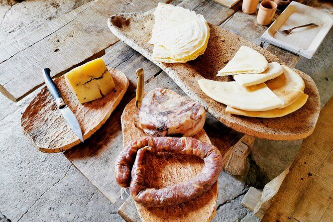 Archeology, visit to a vineyard and wine and pecorino cheese tasting