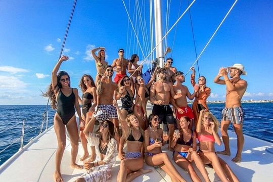Sailing Catamaran in Cancun with Open Bar