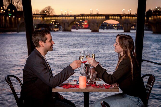 Paris 3-Courses Gourmet Dinner Seine River Cruise with Champagne
