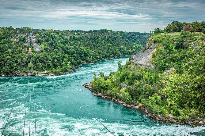Private Customizable Scenic Niagara Boutique-Winery Day Tour