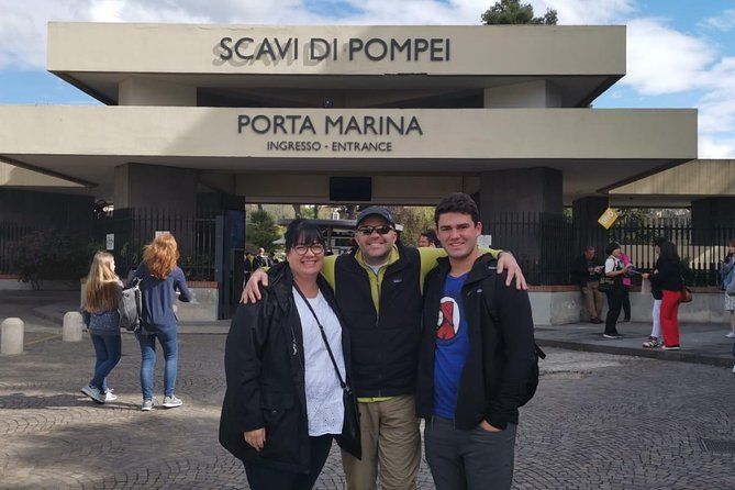 Pompeii SkipTheLine and Positano Fullday from Rome