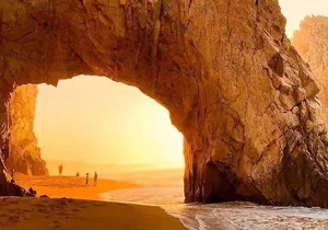 Luxury Cruise with Dinner and Music in Los Cabos