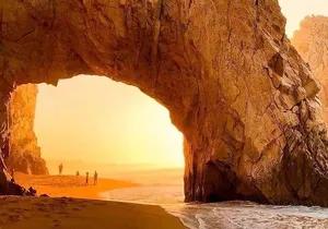 Luxury Cruise with Dinner and Music in Los Cabos