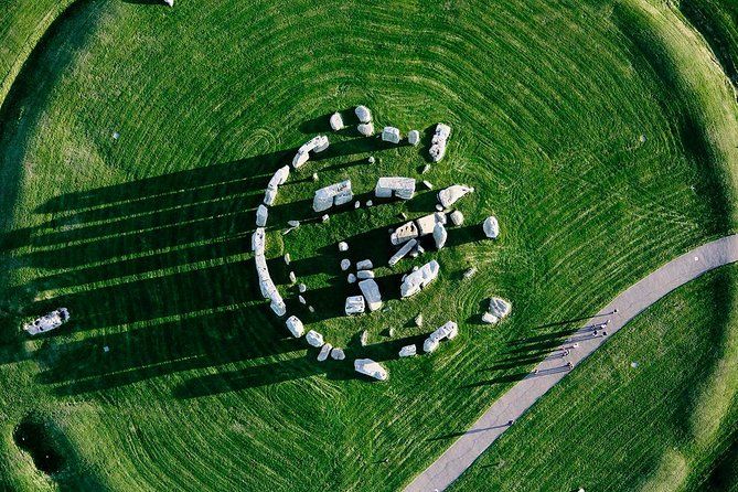 Quintessential England Private Tour. Admire Stonehenge and Roman city of Bath